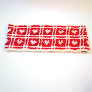 Feel The Warmth of Love With This Valentine Heart Cowl Scarf